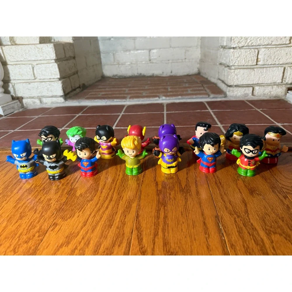 TESTED WORKS - Lot of Little People and Structures Including DC Comic Characters